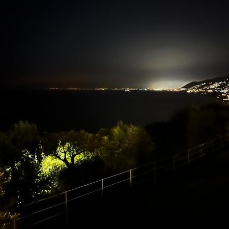 Casa Mirella, Un Gioiello Unico Villa Камогли Екстериор снимка